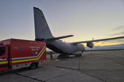 doi-pacienti-cu-arsuri-au-fost-transportati-de-la-bacau-la-un-spital-din-bruxelles,-cu-o-aeronava-spartan-a-fortelor-aeriene-romane