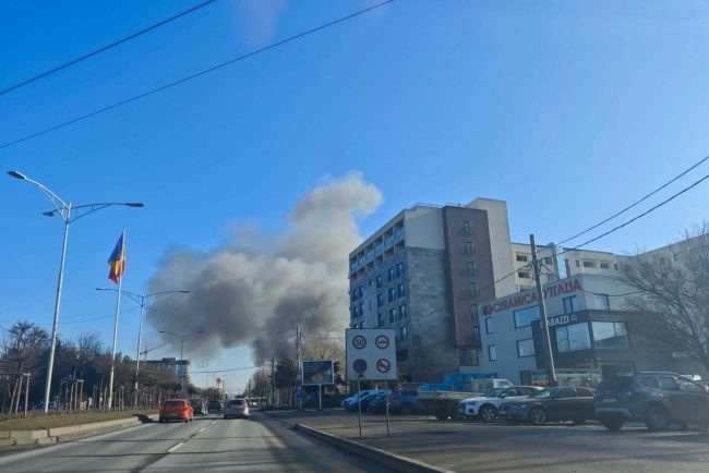 incendiu-major-la-un-depozit-aflat-la-intrarea-in-bucuresti-de-pe-a1.-a-fost-emis-mesaj-de-alerta-extrema