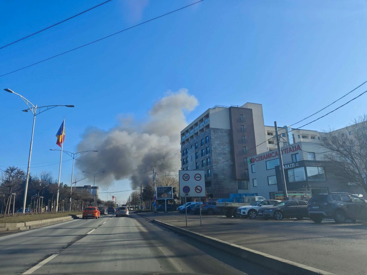 incendiu-major-la-un-depozit-aflat-la-intrarea-in-bucuresti-de-pe-a1.-a-fost-emis-mesaj-de-alerta-extrema