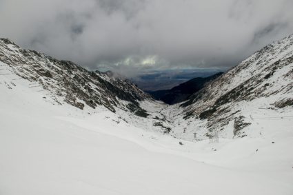 turisti-blocati-in-cabanele-de-la-balea-lac-din-cauza-codului-rosu-de-viscol-emis-de-meteorologi.-nu-pot-parasi-zona