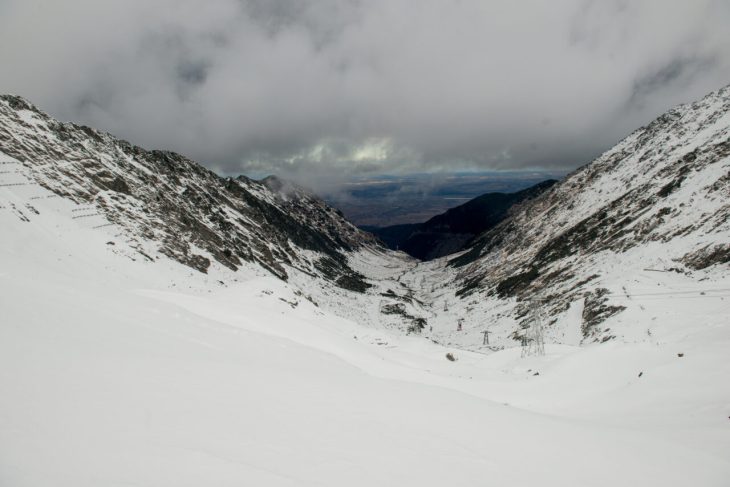 turisti-blocati-in-cabanele-de-la-balea-lac-din-cauza-codului-rosu-de-viscol-emis-de-meteorologi.-nu-pot-parasi-zona
