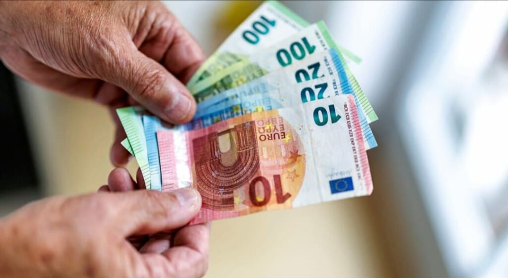 o-tara-in-care-lucreaza-sute-de-mii-de-romani-discuta-cresterea-varstei-de-pensionare