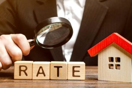 pentru-cine-scad-ratele-la-banci-in-2026:-romanii-care-vor-plati-mai-putini-bani