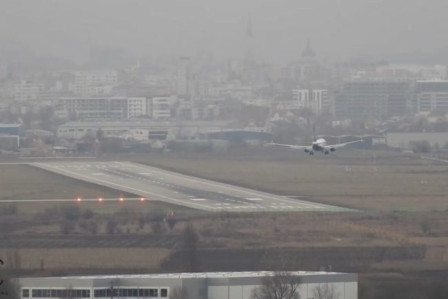 vantul-din-cluj-i-a-obligat-pe-piloti-sa-recurga-la-manevre-extreme.-„crabbing”-executat-pe-rafale-de-pana-la-31-de-noduri