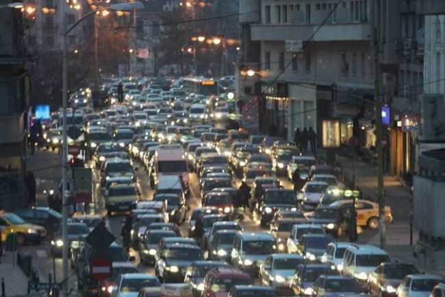 „jungla-in-toata-regula”-bucurestiul,-in-topul-celor-mai-aglomerate-din-lume.-traficul,-ingreunat-de-la-un-an-la-altu