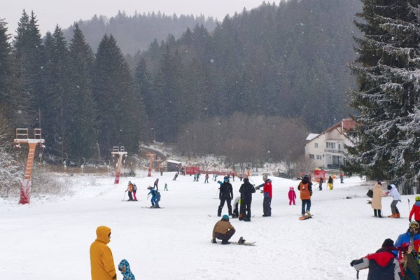 se-schiaza-in-poiana-brasov.-partiile-bradul-si-stadion-au-fost-deschise