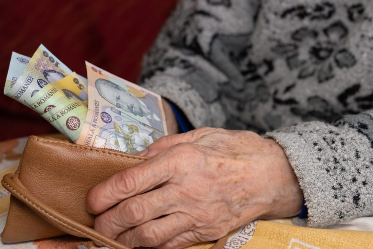 iesi-la-pensie-in-2026?-cat-vei-incasa-lunar,-daca-ai-avut-un-salariu-de-4.000-de-lei