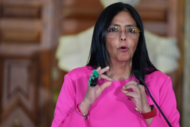 trump-anunta-primul-acord-cu-delcy-rodriguez:-venezuela-da-americii-50-de-milioane-de-barili-de-petrol.-liderul-interimar-de-la-caracas-decreteaza-7-zile-de-doliu-national