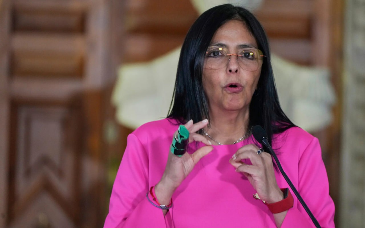 trump-anunta-primul-acord-cu-delcy-rodriguez:-venezuela-da-americii-50-de-milioane-de-barili-de-petrol.-liderul-interimar-de-la-caracas-decreteaza-7-zile-de-doliu-national