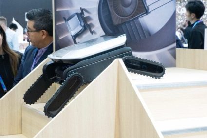 dreame-cyber-x:-aspiratorul-robot-cu-picioare-care-urca-scari-adevarate