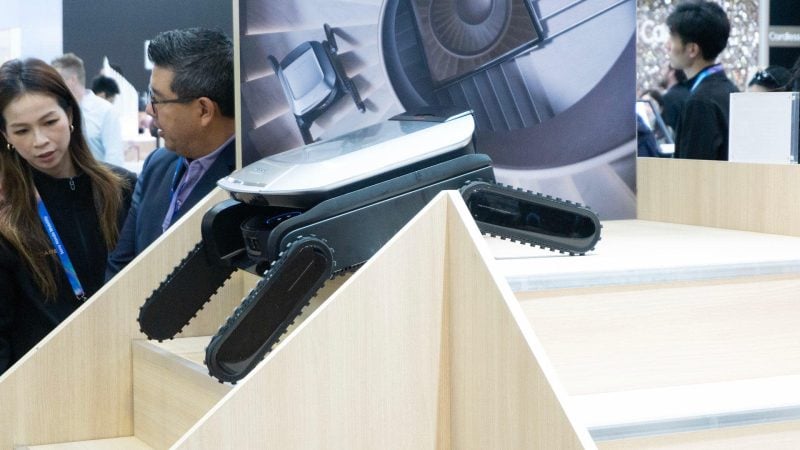 dreame-cyber-x:-aspiratorul-robot-cu-picioare-care-urca-scari-adevarate