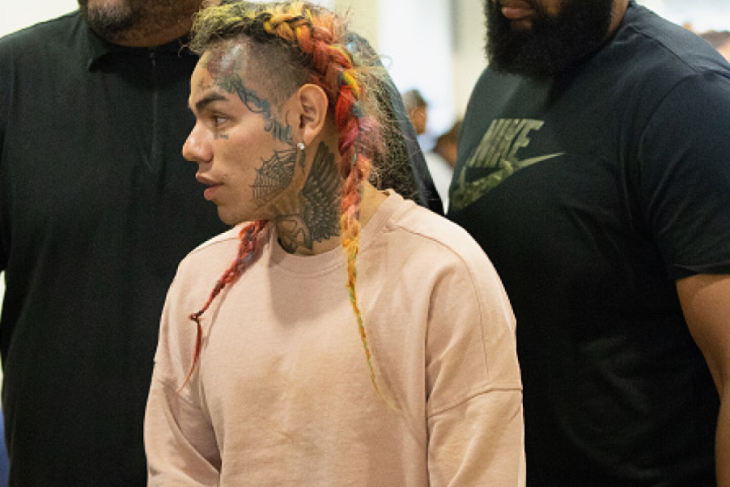 motiv-de-sarbatoare.-rapperul-tekashi-6ix9ine-este-foarte-fericit-ca-e-vecin-cu-maduro-in-inchisoarea-din-brooklyn
