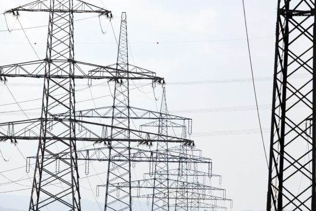 zeci-de-mii-de-consumatori-din-judetul-alba-sunt-in-continuare-fara-electricitate.-viscolul-a-provocat-avarii-semnificative