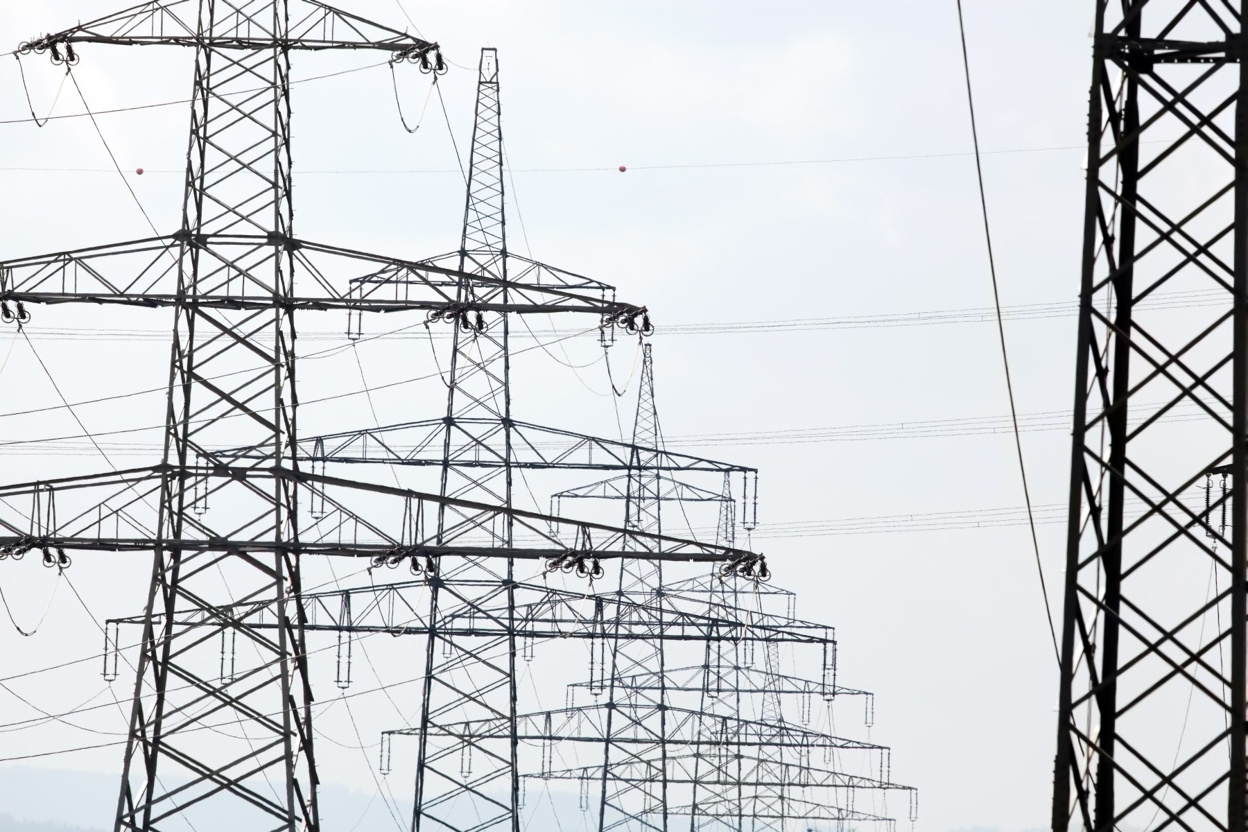 zeci-de-mii-de-consumatori-din-judetul-alba-sunt-in-continuare-fara-electricitate.-viscolul-a-provocat-avarii-semnificative