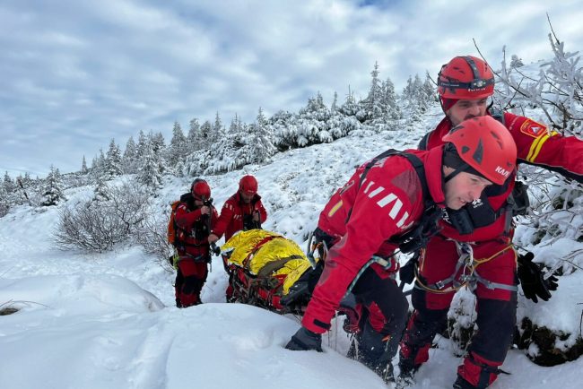 avalansa-de-apeluri-la-salvamont-in-ultimele-24-de-ore.-72-de-persoane-salvate,-24-transportate-la-spital