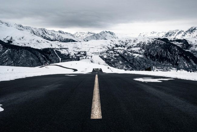 zapada-si-gheata-blocheaza-zboruri-si-aglomereaza-autostrazi-in-multe-tari-ale-europei