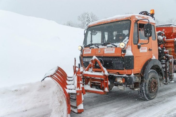 lista-drumurilor-restrictionate-din-cauza-ninsorilor-abundente-circulatia-este-grav-afectata-pe-mai-multe-sosele-din-romania.-update