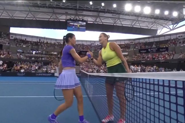 sorana-cirstea,-invinsa-de-aryna-sabalenka-in-optimi-la-brisbane!-reactia-jurnalistilor-straini