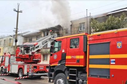 teleorman:-incendiu-cu-victime-intr-un-bloc-din-branceni.-doua-persoane-ranite,-mai-multe-evacuate