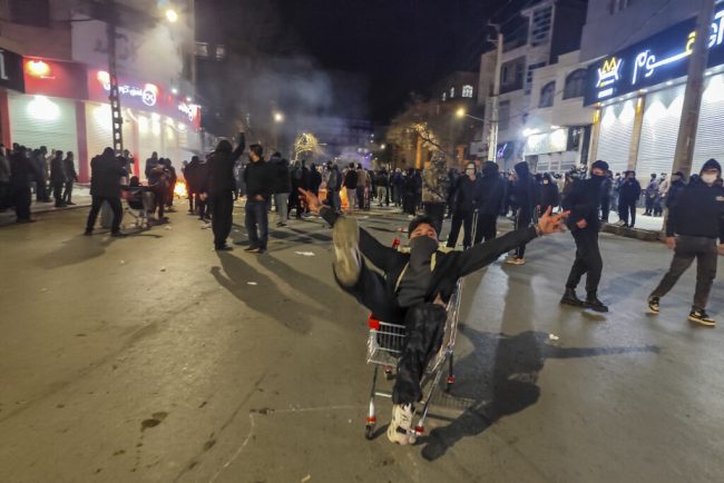 procurorul-general-al-iranului-avertizeaza-ca-protestatarii-risca-pedeapsa-cu-moartea