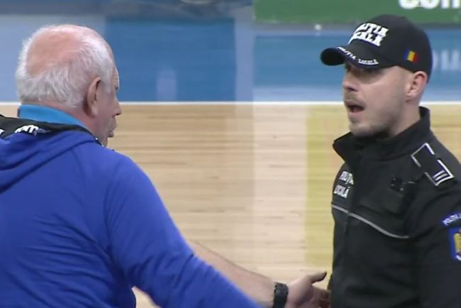 un-politist-local-a-intrat-pe-teren-pentru-a-l-calma-pe-gheorghe-tadici.-cum-a-reactionat-reputatul-antrenor