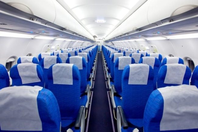 la-ce-foloseste-maneta-de-sub-scaunul-din-avion:-nu-e-doar-pentru-deblocare-in-caz-de-evacuare