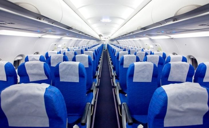 la-ce-foloseste-maneta-de-sub-scaunul-din-avion:-nu-e-doar-pentru-deblocare-in-caz-de-evacuare