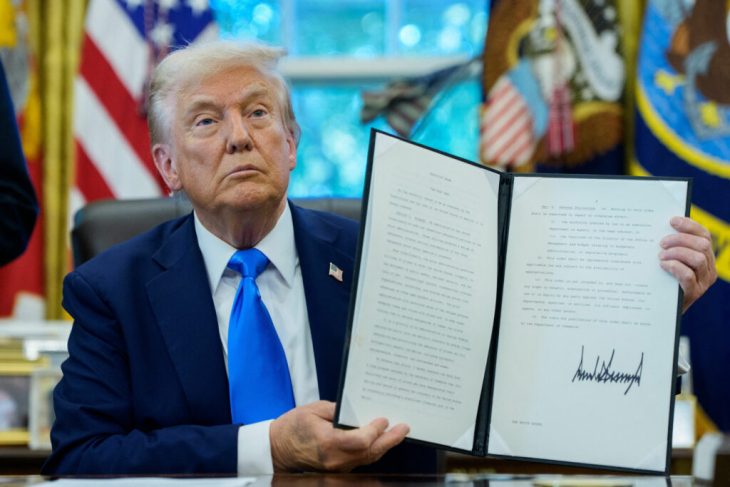 trump-a-semnat-un-ordin-executiv-ce-protejeaza-banii-proveniti-din-petrolul-venezuelean