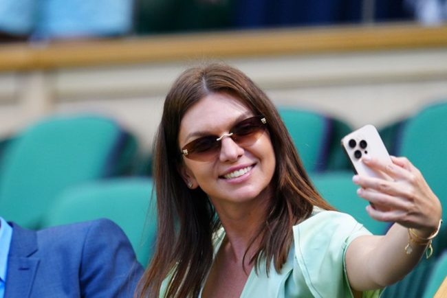 simona-halep-nu-l-a-uitat-pe-barbatul-care-i-a-fost-alaturi-in-loja-regala