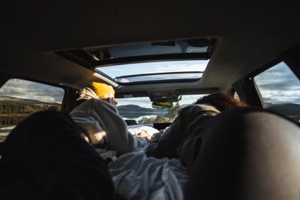 suv-uri-dacia-bigster,-transformate-in-hotelul-de-un-milion-de-stele-intr-un-loc-fara-sursa-de-lumina