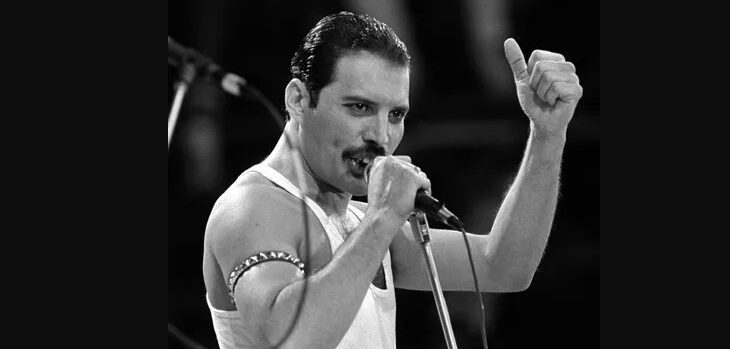 fiica-secreta-a-lui-freddie-mercury-s-a-stins-din-viata-la-doar-48-de-ani