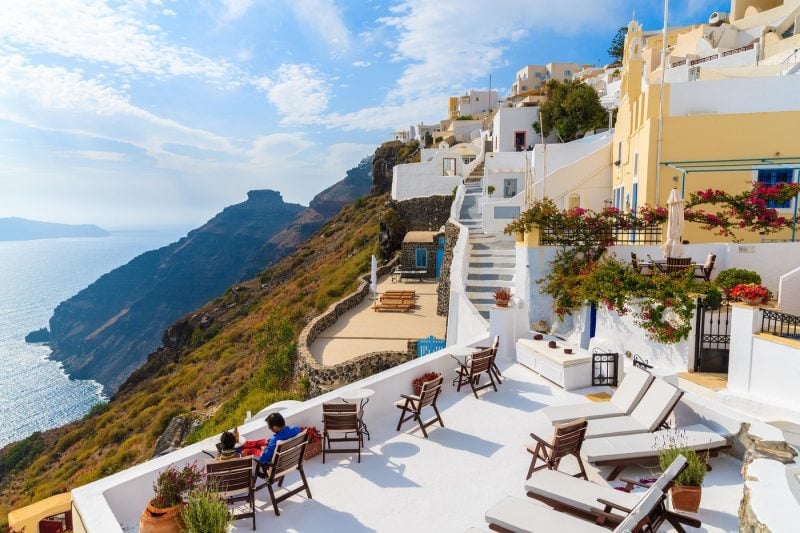 salarii-in-hotelurile-de-5-stele-din-grecia:-ce-posturi-sunt-disponibile-si-pentru-romani