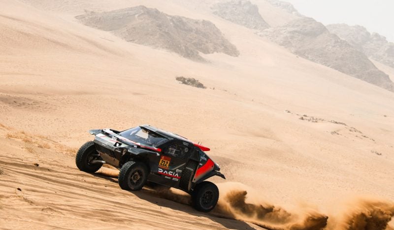 dacia-a-surprins-pe-toata-lumea-si-a-castigat-una-dintre-cele-mai-ravnite-competitii-de-motorsport:-momentul-care-a-schimbat-cursa-din-raliul-dakar
