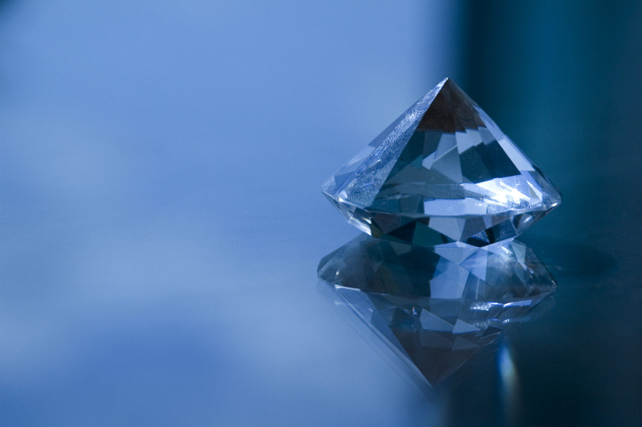 un-diamant-albastru-extrem-de-rar,-estimat-la-27-de-milioane-de-euro,-a-fost-descoperit-in-africa-de-sud