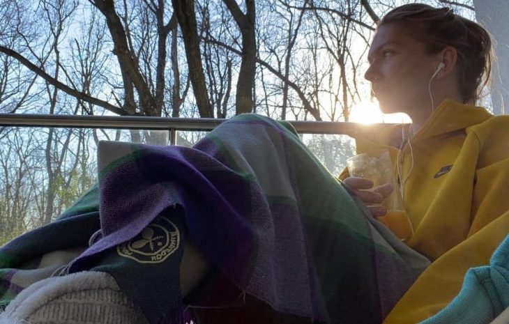 simona-halep-a-publicat-4-fotografii:-in-prima-se-citesc-durerea-din-ochii-mei-inlacrimati-si-speranta