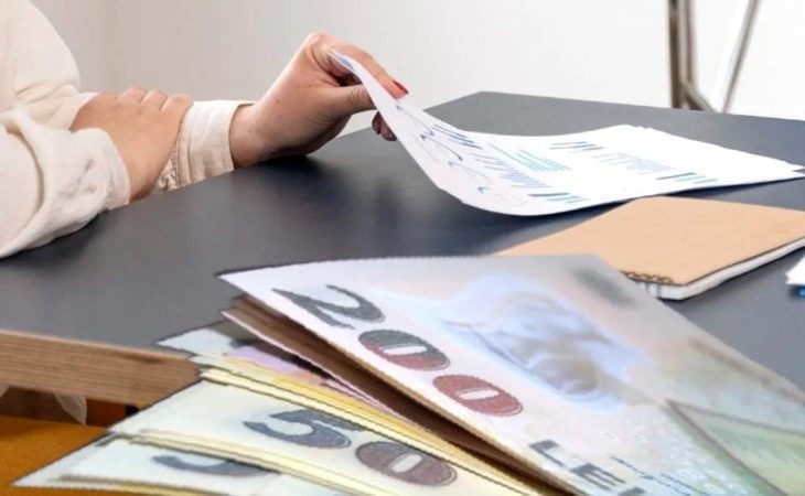 cum-se-calculeaza-in-2026-plata-zilelor-de-concediu-ramase-din-2025.-formula-explicata-pas-cu-pas