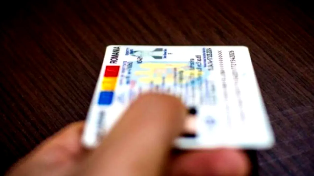 cand-dispar-vechile-buletine.-aglomeratie-pentru-eliberarea-cartilor-de-identitate-electronice
