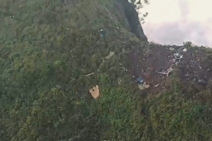 indonezia.-echipele-de-salvare-gasesc-epava-avionului-disparut-sambata-in-muntii-sulawesi