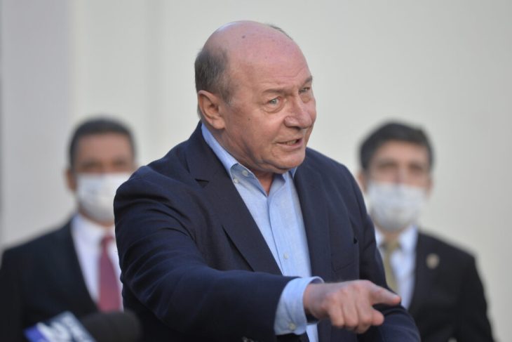 oameni-cu-7-clase-in-parlament.-declaratia-dura-a-lui-basescu-despre-politicieni
