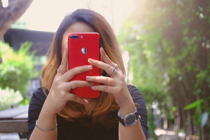 noua-noi-emoji-uri-inspirate-vor-ajunge-pe-smartphone-ul-tau-in-2026,-inclusiv-o-fata-mijita-si-o-muratura.-ce-semnificatii-neasteptate-au