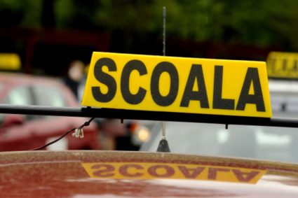 am-facut-calculul-complet.-cat-costa-sa-faci-scoala-de-soferi-in-2026,-in-romania,-in-functie-de-oras