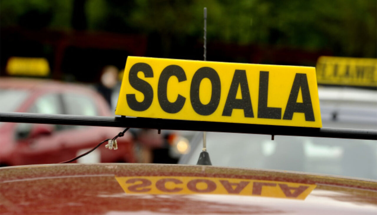 am-facut-calculul-complet.-cat-costa-sa-faci-scoala-de-soferi-in-2026,-in-romania,-in-functie-de-oras