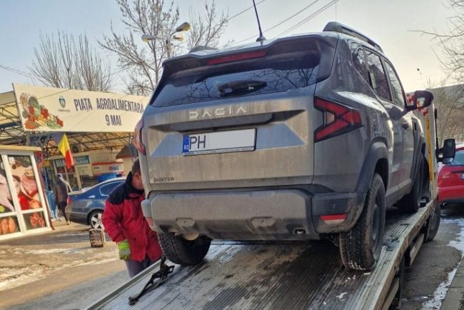 ce-a-patit-in-fata-blocului-cu-dacia-duster-un-sofer.-astazi-la-11-grade-s-a-cam-rupt-lantul-de-iubire