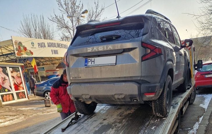 ce-a-patit-in-fata-blocului-cu-dacia-duster-un-sofer.-astazi-la-11-grade-s-a-cam-rupt-lantul-de-iubire
