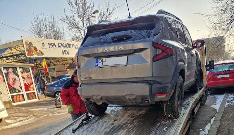 ce-a-patit-in-fata-blocului-cu-dacia-duster-un-sofer.-astazi-la-11-grade-s-a-cam-rupt-lantul-de-iubire
