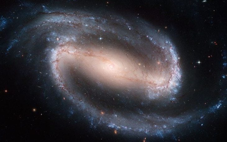 o-galaxie-cu-bara-in-centru,-vazuta-la-doar-2-miliarde-de-ani-dupa-big-bang,-schimba-ce-stiam-despre-cum-se-formeaza-galaxiile