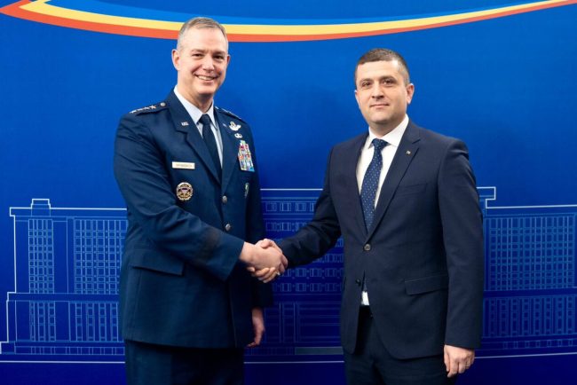 ministrul-apararii-nationale,-radu-miruta,-s-a-intalnit-cu-seful-militar-al-nato.-ce-au-discutat-cei-doi-oficiali