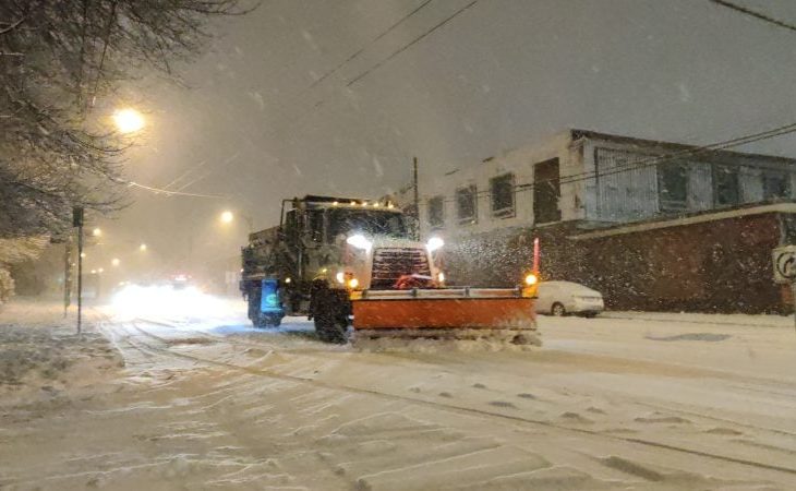 cat-de-periculos-este-materialul-antiderapant-pentru-caroseria-masinii-–-de-ce-sa-ti-protejezi-autoturismul-de-depunerile-albicioase