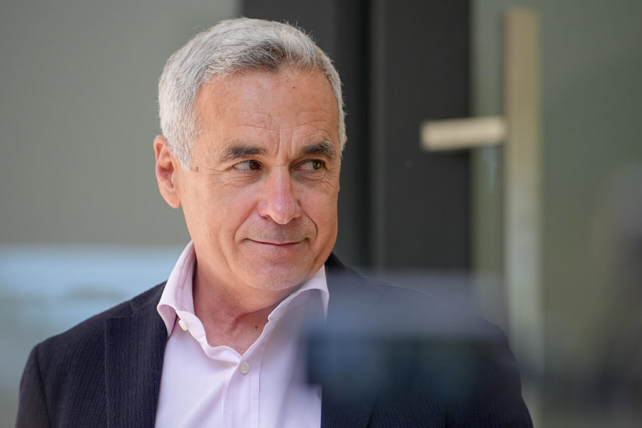 calin-georgescu,-din-nou-in-fata-politistilor-pentru-a-semna-controlul-judiciar:”adevarul-nu-a-fost-inca-spus”