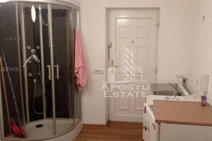 cat-costa-cea-mai-ieftina-garsoniera-din-timisoara.-are-12m-utili,-dusul-este-langa-pat,-iar-baia-si-balconul-sunt-la-comun